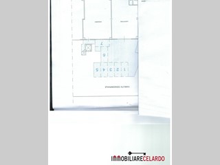 Capannone in Vendita a Colle di Val D'Elsa, 180'000€, 275 m²