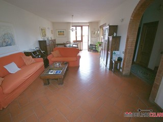 Appartamento in Vendita a Colle di Val D'Elsa, 450'000&euro;, 245 m²