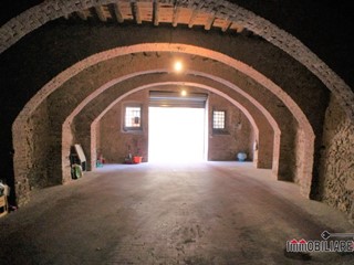 Negozio in Vendita a Colle di Val D'Elsa, 69'000€, 140 m²
