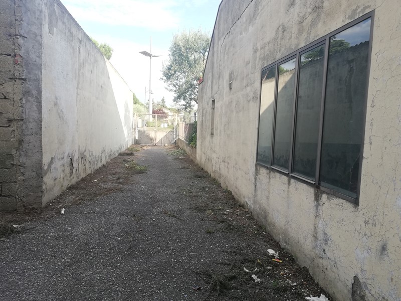 Terreno industriale in Affitto a Calenzano, zona Calenzano., 1'800€, 450 m²