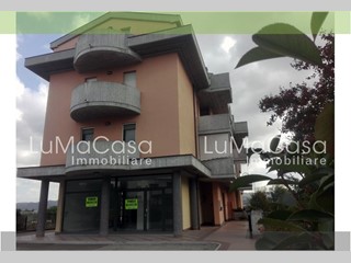 Immobile commerciale in Vendita a Spoltore, 140'000€