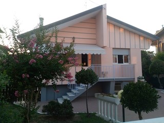 Villa in Vendita a Mondolfo, zona Marotta, 400'000€, 160 m²