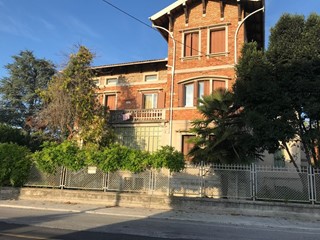Villa bifamiliare in Vendita a Rivignano Teor, zona rivignano, 150'000€, con Box