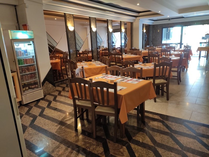 Attività commerciale in Vendita a Roma, 170'000€, 400 m², arredato