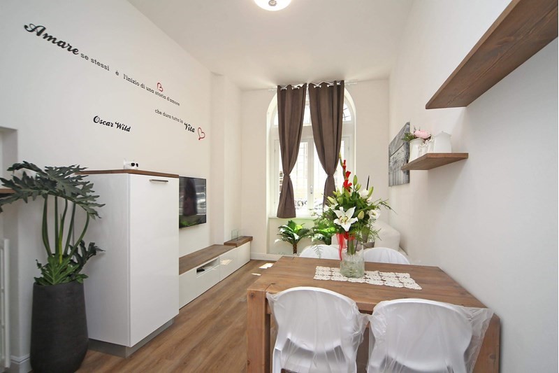 Bilocale in Vendita a Firenze, zona Oltrarno, 59 m², arredato