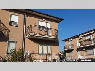 Appartamento in Affitto a Bolsena, zona Bolsena, 100 m², con Box