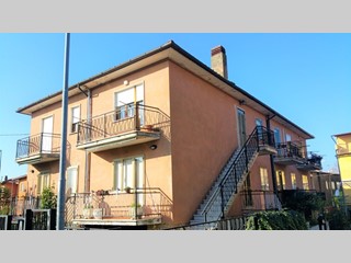 Appartamento in Vendita a Bolsena, zona Bolsena, 100 m², con Box