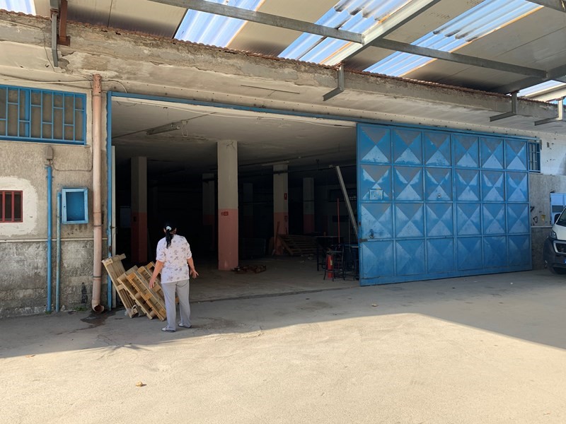 Capannone in Affitto a Napoli, zona Casoria , 2'600€, 1500 m²