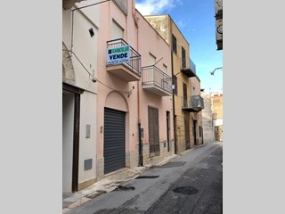 Casa Indipendente in Vendita a Alcamo, zona Centro Storico, 109'000€, 183 m², con Box