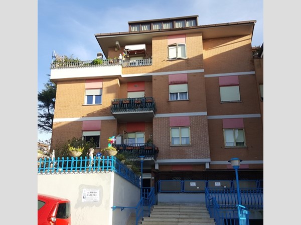 Trilocale in Vendita a Rocca Priora, zona centrale, 72'000€, 50 m²