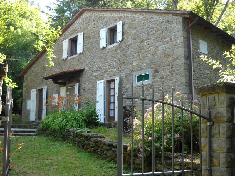 Casa Indipendente in Vendita a Chiusi della Verna, zona Villa Minerva, 130'000€, 71,70 netta-105,70 lorda