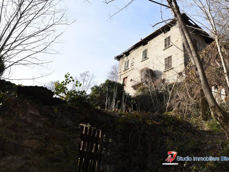 Villa in Vendita a Edolo, 195'000€, 360 m²