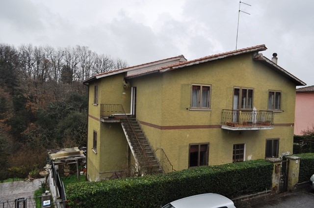 Villa in Vendita a Sutri, 179'000€, 270 m²