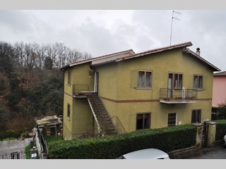 Villa in Vendita a Sutri, 179'000€, 270 m²