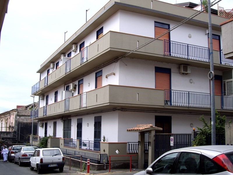 Quadrilocale in Vendita a Aci Catena, zona centro, 140'000€, 100 m², arredato