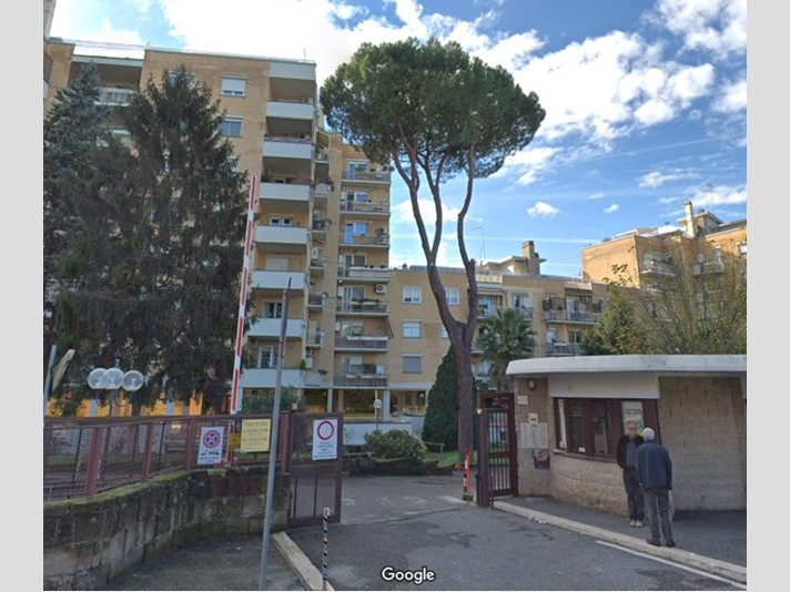 Appartamento in Vendita a Roma, zona COLLI D'ORO, 195'000€, 120 m²