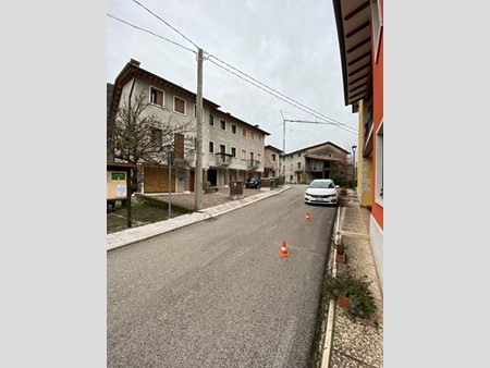 Villetta a schiera in Vendita a San Pietro Mussolino, zona San Pietro Vecchio, 185'000€, 195 m²