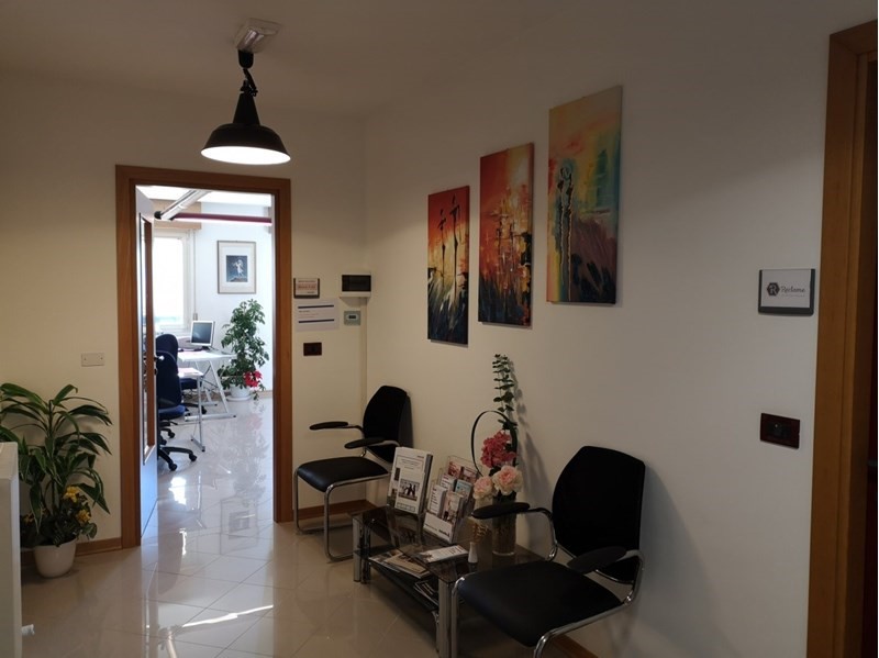 Ufficio in Affitto a Udine, zona via bariglaria, 530€, 65 m², arredato