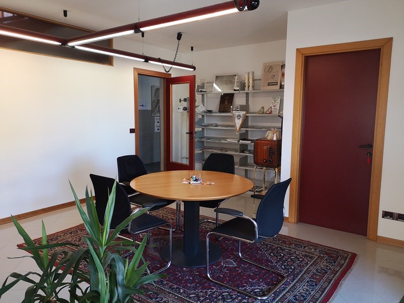 Ufficio in Affitto a Udine, zona via bariglaria 373, 530€, 65 m², arredato