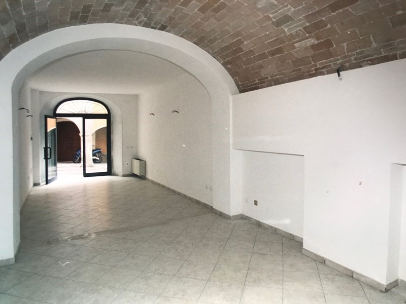 Negozio in Vendita a Galeata, zona Centro Storico (Borgo Antico), 47'000€, 43 m²