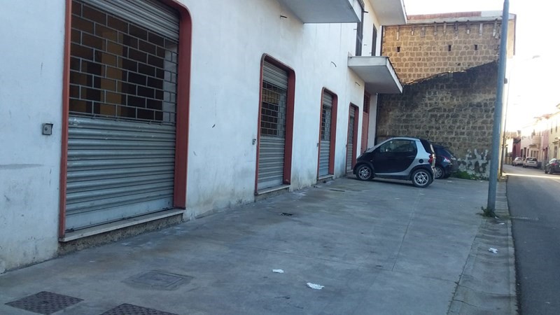 Immobile commerciale in Affitto a Casal di Principe, zona Centro, 1'600€, 240 m²