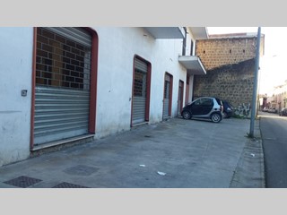 Immobile commerciale in Affitto a Casal di Principe, zona Centro, 1'600€, 240 m²