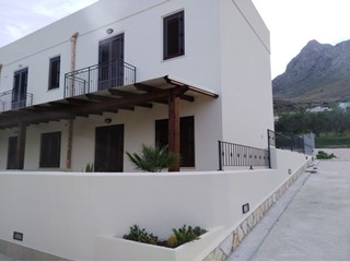 Villetta a schiera in Vendita a San Vito lo Capo, zona via Rocca Perciata, 165'000€, 75 m², arredato, con Box