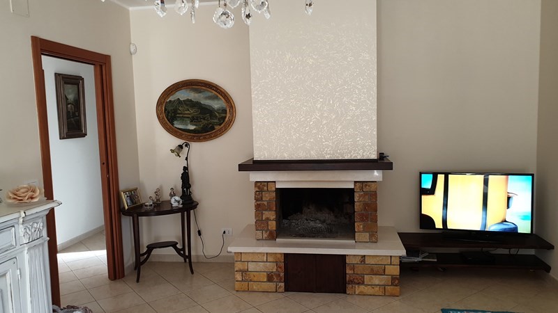 Casa Semi Indipendente in Vendita a Castellana Grotte, zona Grotte, 170'000€, 97 m²