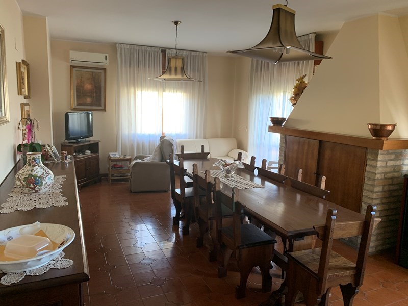 Appartamento in Vendita a Spello, zona kalamata, 140'000€, 140 m², arredato