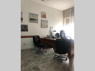 Ufficio in Affitto a Pescara, zona piazza sant'andrea, 700€, 70 m², arredato