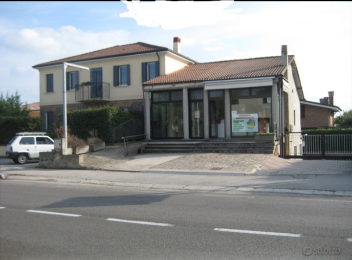 Negozio in Vendita a Ospedaletto Euganeo, zona Centro cittadino , 55'000€, 176 m²