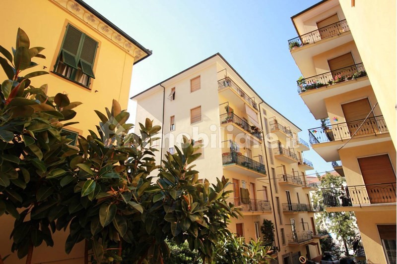 Quadrilocale in Vendita a Imperia, zona Porto Maurizio, 159'000€, 125 m², con Box