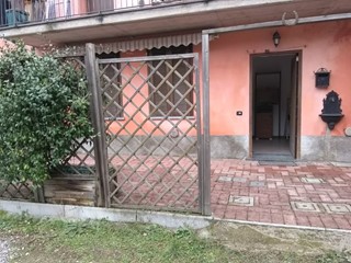 Trilocale in Vendita a Cislago, zona Massina, 89'000€, 75 m²