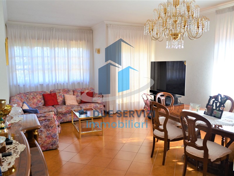 Appartamento in Vendita a Roma, zona Torre Gaia, 430'000&euro;, 160 m²