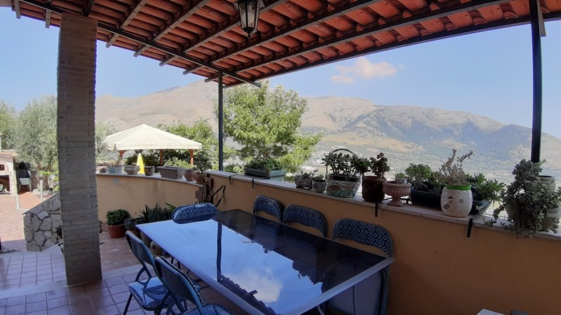 Villa in Vendita a Itri, zona Contrada S.Giacomo, 419'000€, 200 m²