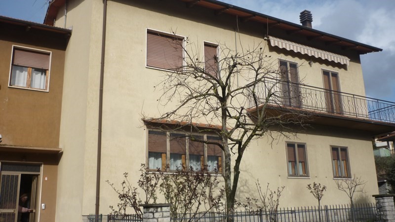 Appartamento in Vendita a Pratovecchio Stia, zona Stia , 120'000€, 135 m², con Box