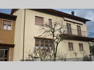 Appartamento in Vendita a Pratovecchio Stia, zona Stia , 120'000€, 135 m², con Box