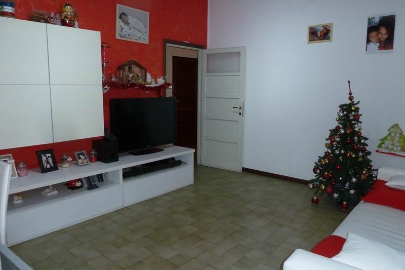 Quadrilocale in Vendita a Limbiate, zona Centro, 120'000€, 120 m²