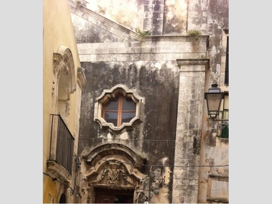 Casa Indipendente in Affitto a Siracusa, zona centro storico, 10'000€, 700 m²
