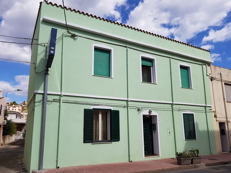 Casa Indipendente in Vendita a Orosei, zona semi centrale, 230'000€, 220 m², arredato