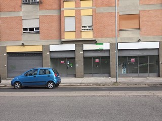 Negozio in Affitto a Terni, 260 m²