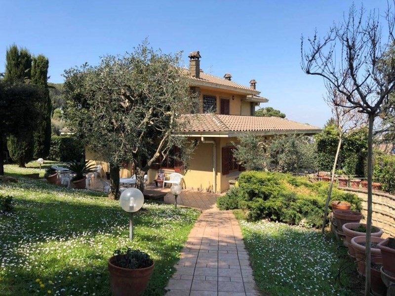 Villa bifamiliare in Vendita a Grottaferrata, zona Montiglioni, 550'000€, mq. 300