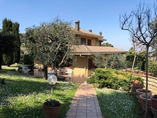Villa bifamiliare in Vendita a Grottaferrata, zona Montiglioni, 550'000€, mq. 300