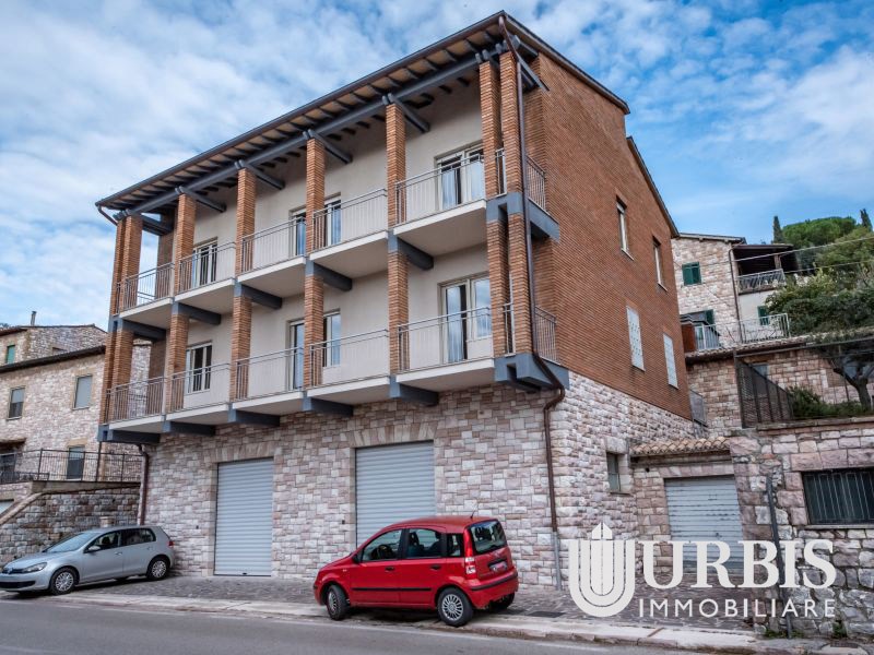 Casa Indipendente in Vendita a Assisi, zona Via Madonna dell'Olivo , 450 m²