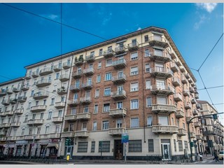 Appartamento in Vendita a Torino, zona Aurora, 160'000€, 86 m²
