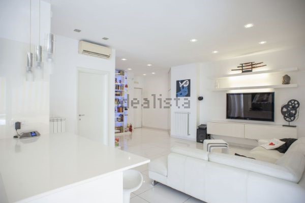 Trilocale in Vendita a Napoli, zona Parco San Paolo, 300'000€, 90 m²