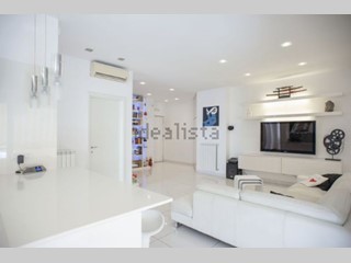 Trilocale in Vendita a Napoli, zona Parco San Paolo, 300'000€, 90 m²