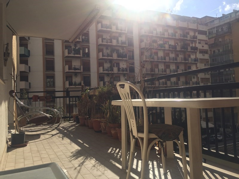 Appartamento in Vendita a Palermo, zona Via A. Lo Bianco , 265€, 165 m²