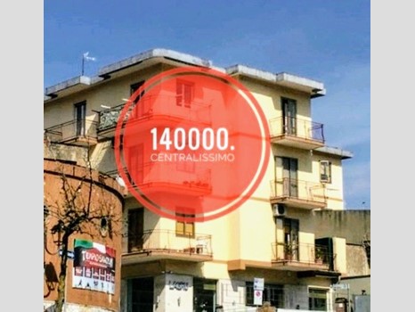 Quadrilocale in Vendita a Salerno, zona Centro, 140'000&euro;, 107 m²