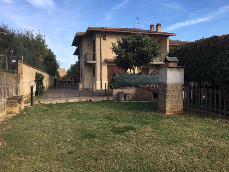 Casa Semi Indipendente in Vendita a Casole d'Elsa, 400'000€, 360 m²